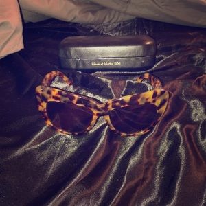 House of Harlow 1600 sunglasses Super cute!